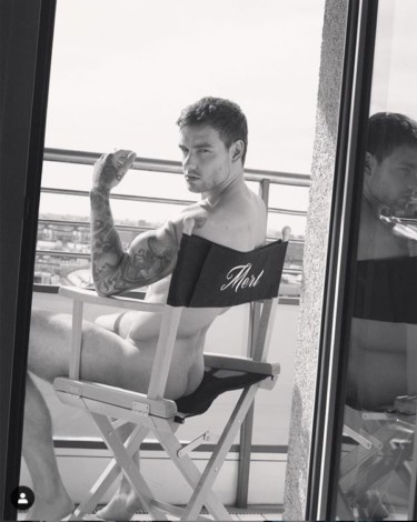Liam Payne, desnudo en el balcón