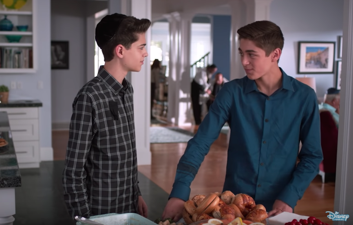 La primera pareja gay de Disney Channel llega a la serie 'Andi Mack'