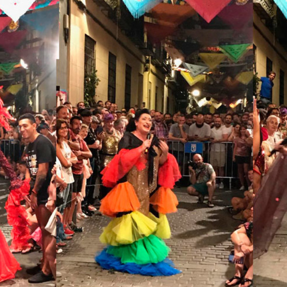 Empieza el ‘Orgullo Chico’: Emy y sus chicas montan su pasarela travesti en la calle del Oso del Madrid más castizo