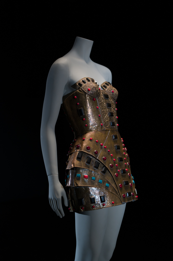 'El cuerpo inventado': cuando la moda rompe con todo lo establecido