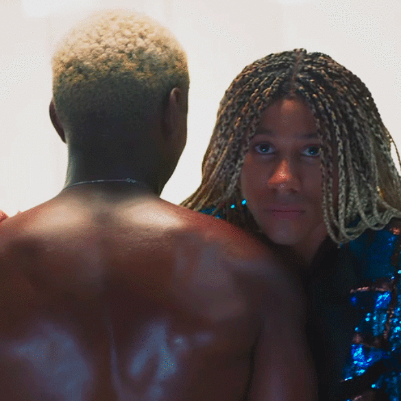 Keiynan Lonsdale desnuda su lado más queer en 'Rainbow Dragon'