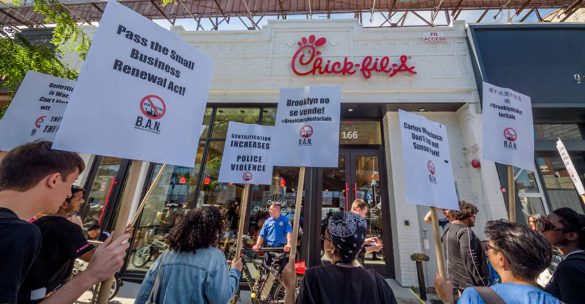 El pollo frito más homófobo del mundo: la repugnante cadena fast-food que triunfa en EE UU