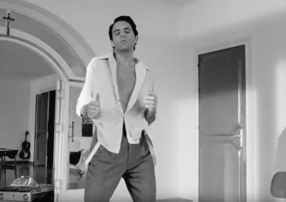 Mika se va de cruising en su sensual nuevo vídeo, 'Sanremo'