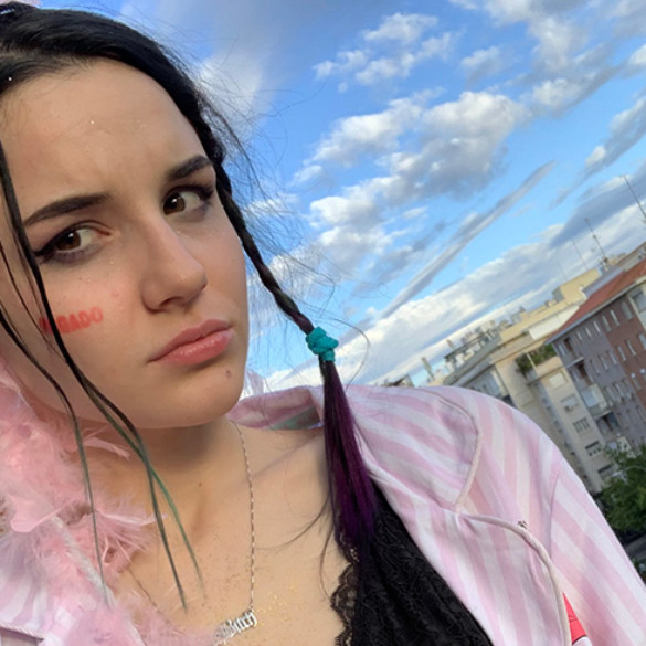 'Generación Selfi': Rizha, que ha publicado el álbum 'Outside' y participa en la serie 'Skam España', se autorretrata
