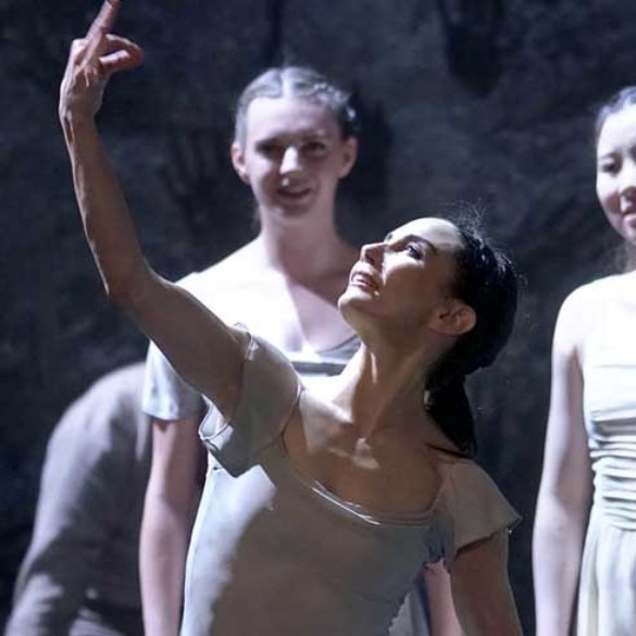 Tamara Rojo reinventa 'Giselle' y apaga el conato de bronca en el Teatro Real