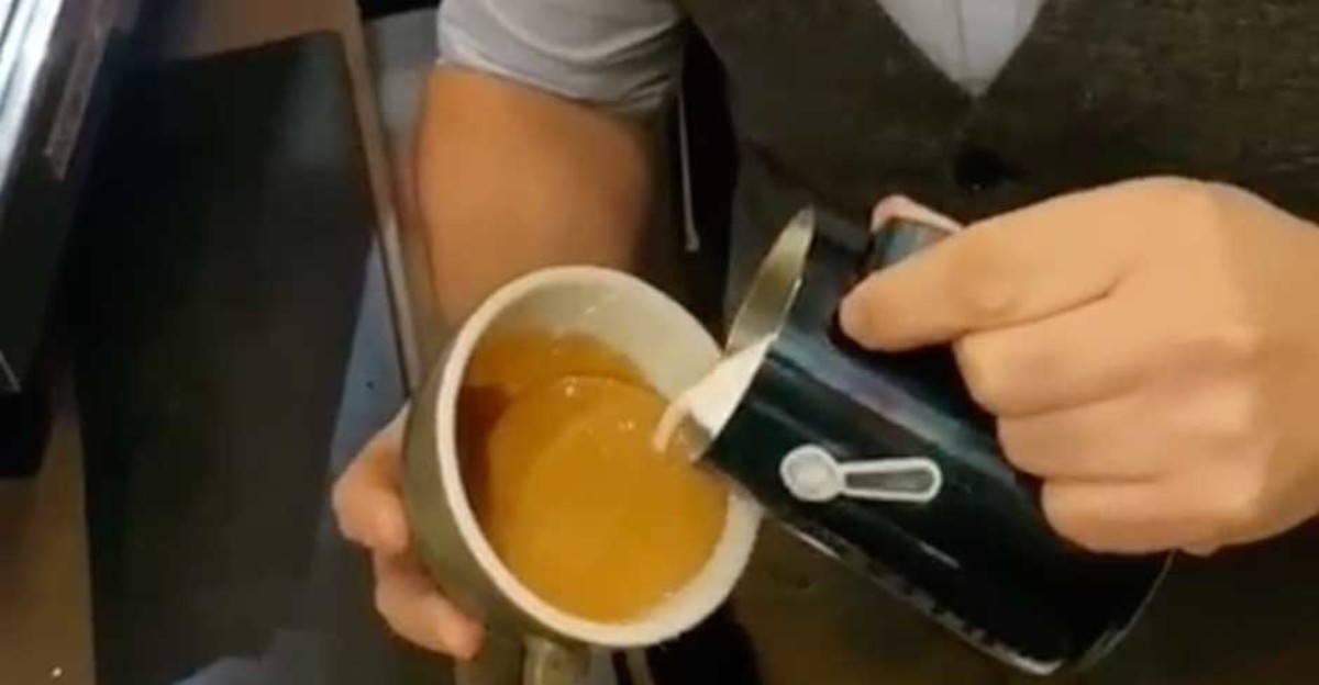 El misterioso pene en el café con leche (nuevo viral de WhatsApp)
