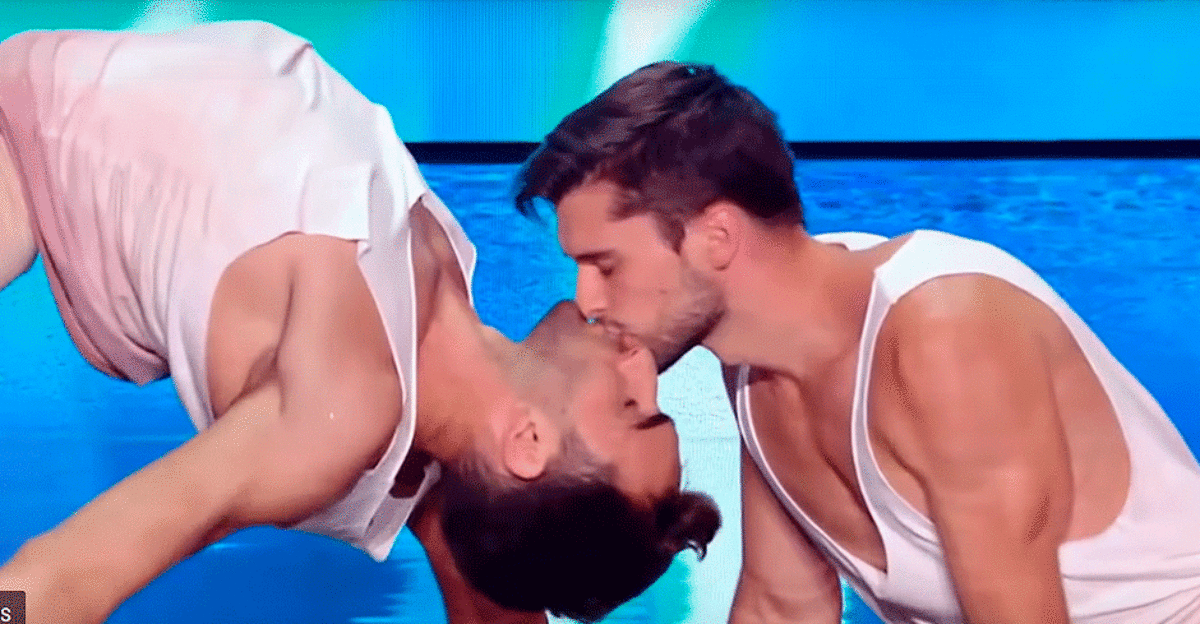 Una pareja gay baila contra la homofobia en la versión francesa de 'Got Talent'