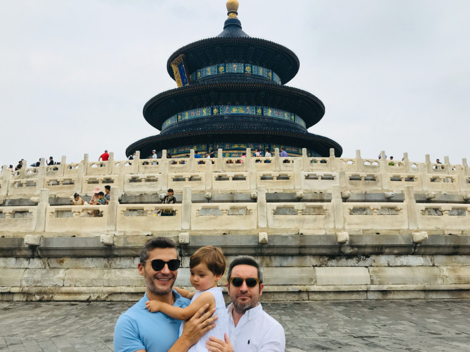 Luis, Pablo y Paula, una (feliz) familia gay en Pekín