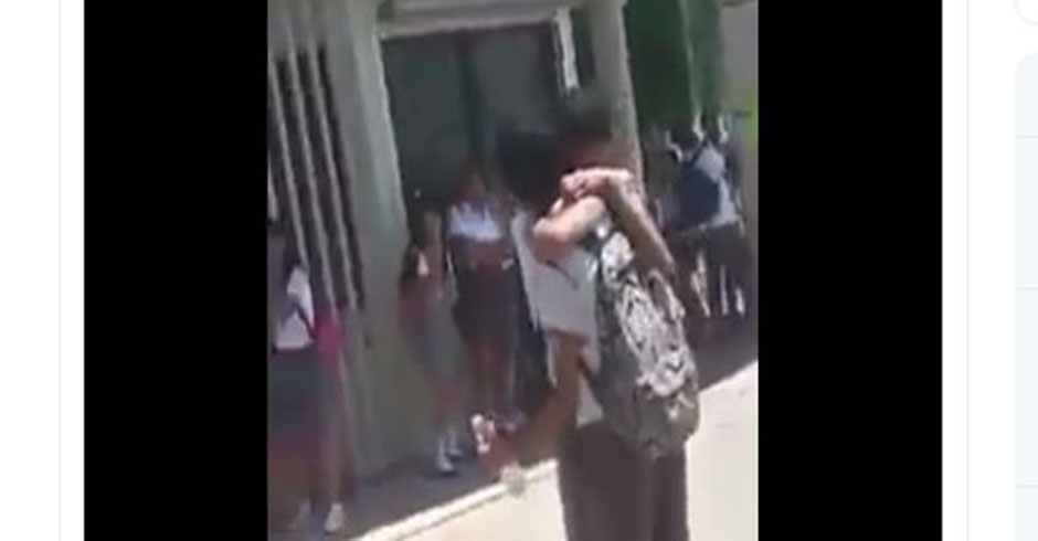 Una Emotiva Declaracion De Amor Gay A Las Puertas De Un Colegio Shangayshangay