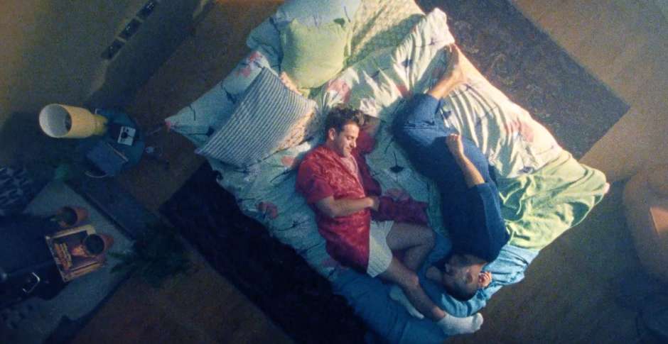 Josef Salvat apuesta por visibilizar la bisexualidad en el vídeo de 'In The Afternoon'