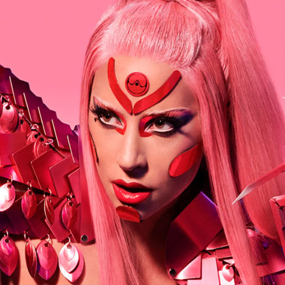 Lady Gaga tiene claro cómo vender 'Chromatica' a sus fans gais: ¿qué tal con un jockstrap?