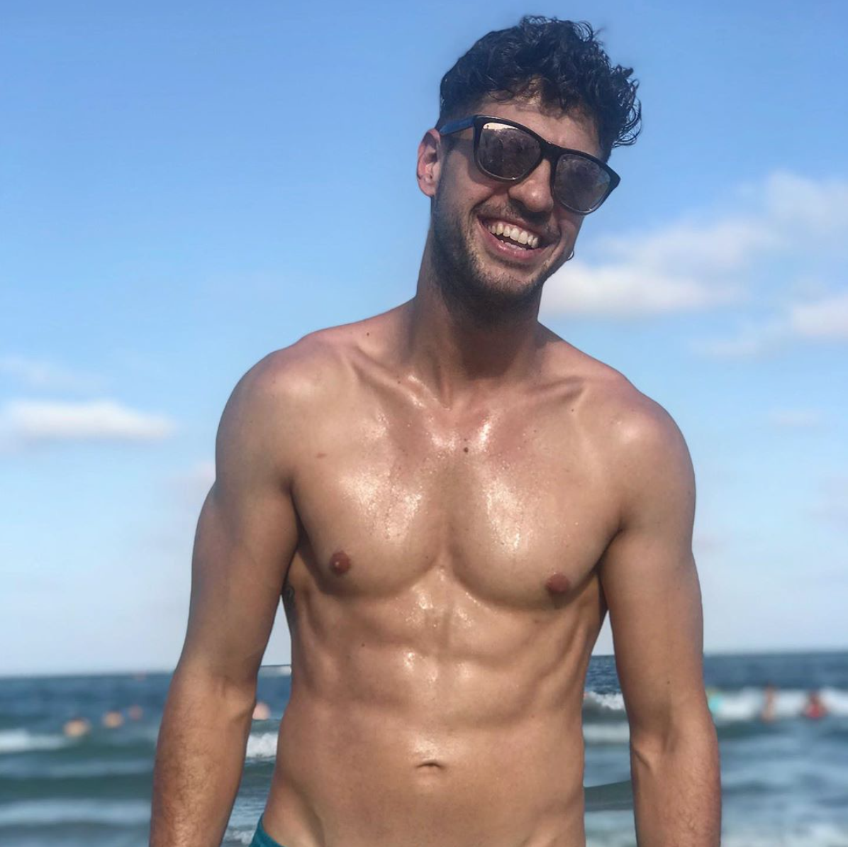 La foto más tierna y sexy del actor Dani Luque que ha enamorado a sus