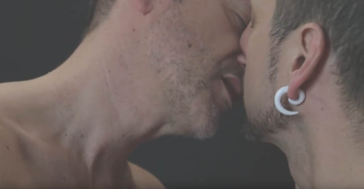 ESTRENO. El cantautor Fito Luri defiende el amor LGTBI en el vídeo de 'Trampa mortal'