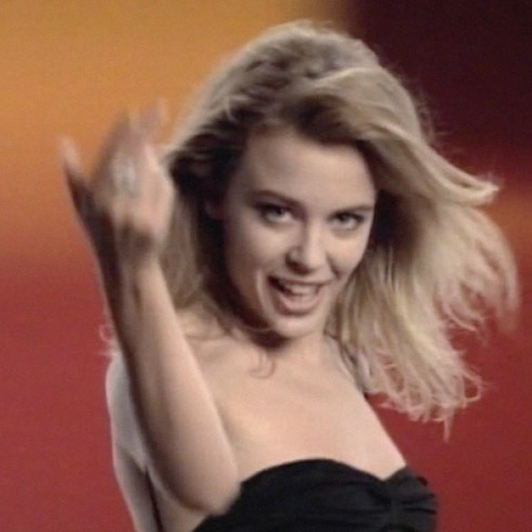 Kylie Minogue celebra los 30 años de su clásico 'Better the Devil You Know' a lo grande