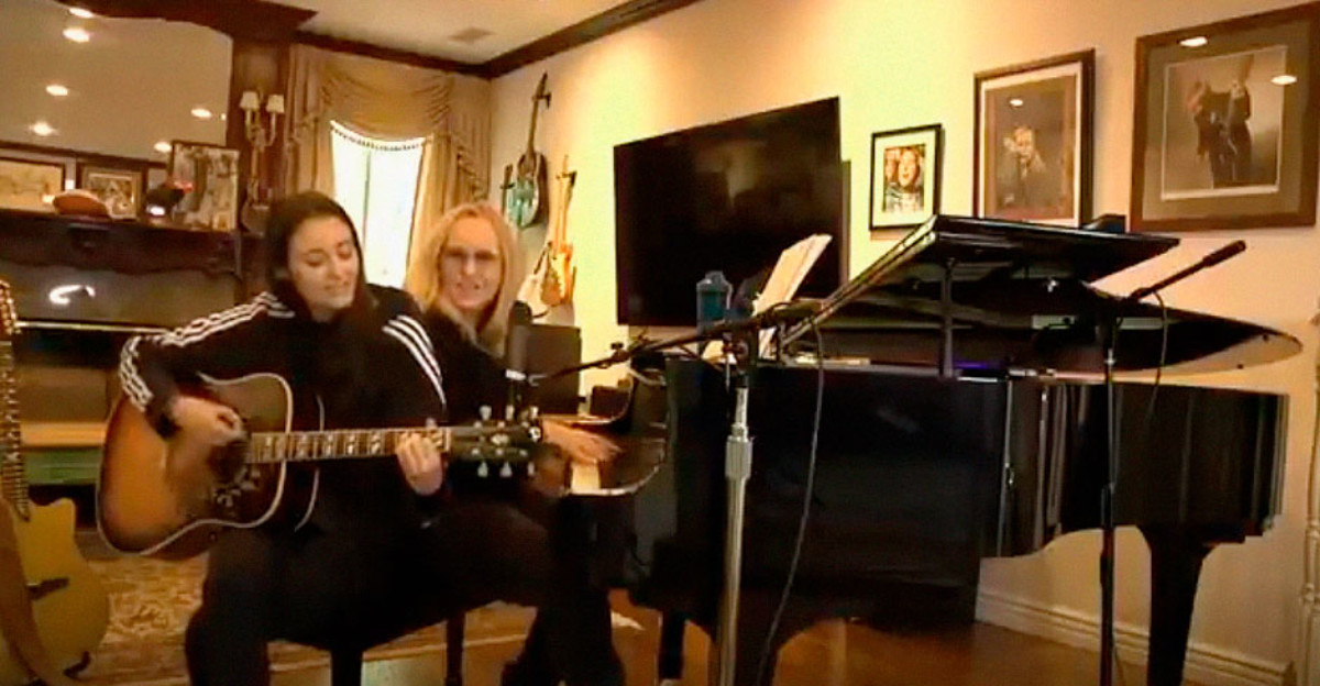 Melissa Etheridge, todo un referente de visibilidad lésbica, emociona cantando a dúo con su hija