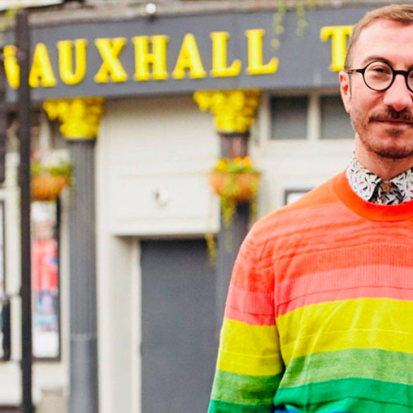 El diseñador Philip Normal se convierte en el primer alcalde VIH+ de Reino Unido, motivado para luchar contra el estigma