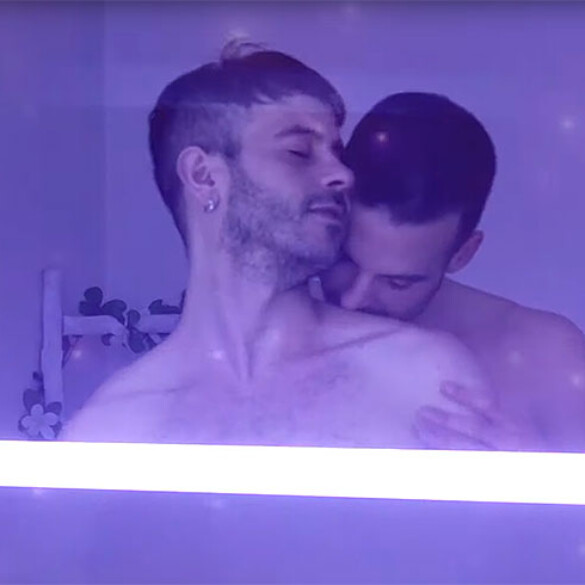 Jvel: baño, leche, amor, sangre... los ingredientes del vídeo musical más morboso de este Orgullo