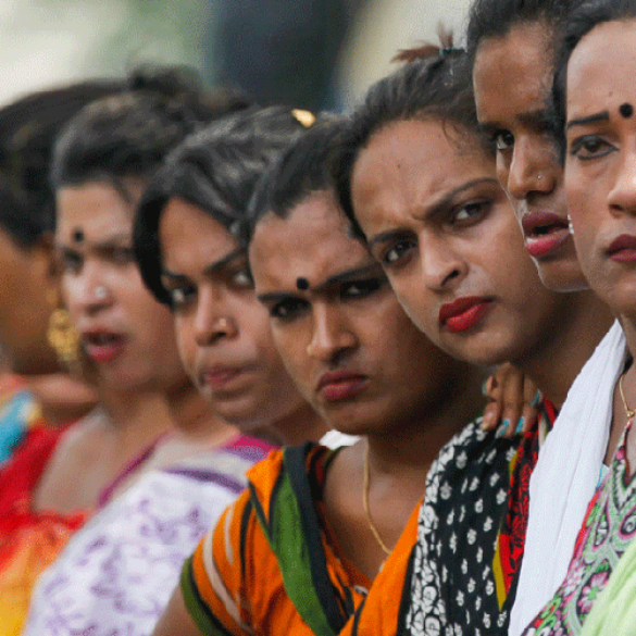 Una campaña india defiende que el coronavirus se transmite por hablar con personas transexuales