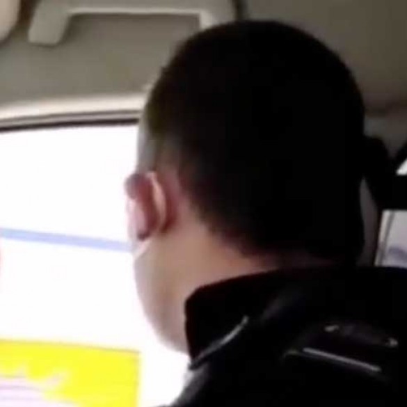 El intolerable vídeo de un policía de Benidorm a una persona transexual: "¿Qué hacéis ahora que no podéis jalar pollas ni robar?