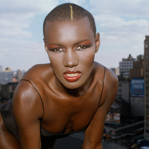 Grace Jones, en exclusiva para Shangay: “¿Qué más da la edad que tenga?”