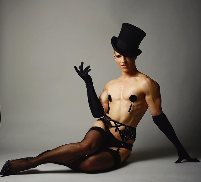 Un bailarín sufre homofobia tras publicar una foto en 'lencería femenina'