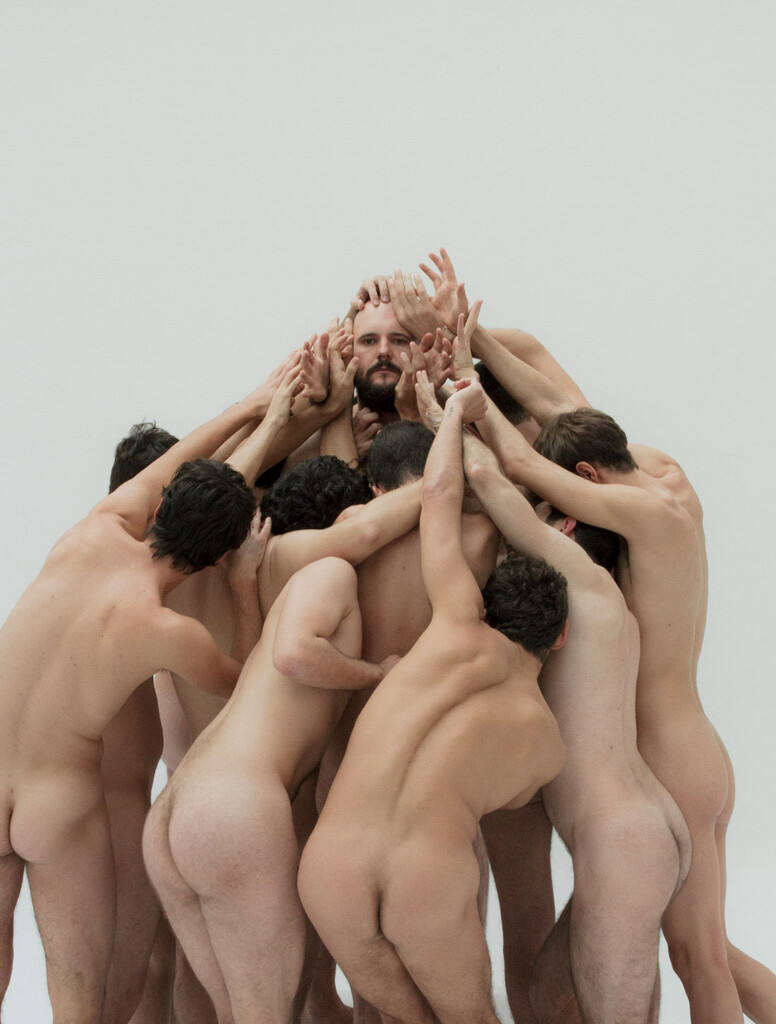 Niño de Elche, rodeado de hombres desnudos en 'Peregrinación sexual', su estreno en Pornhub junto a Ernesto Artillo