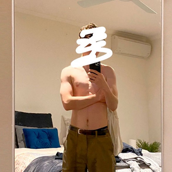 Troye Sivan no se resiste a compartir 'nudes' desde su casa en el confinamiento