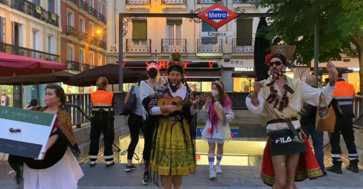 Las jotas travestis de la 'ronda queer' llegan a la Plaza de Chueca en la Fase 2
