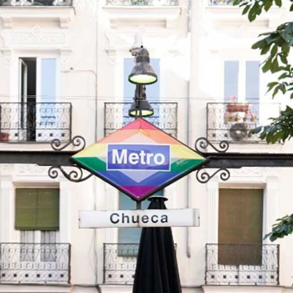 El Metro de Chueca 'se pinta' con el arcoíris LGTBI para siempre (esta vez sí que sí)