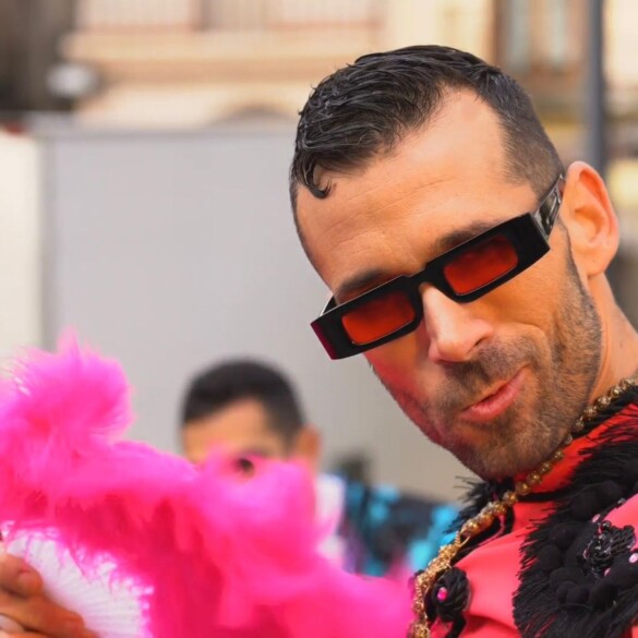 La ronda queer continúa enamorando la desescalada de Madrid con sus jotas 'extremeño-travestis'