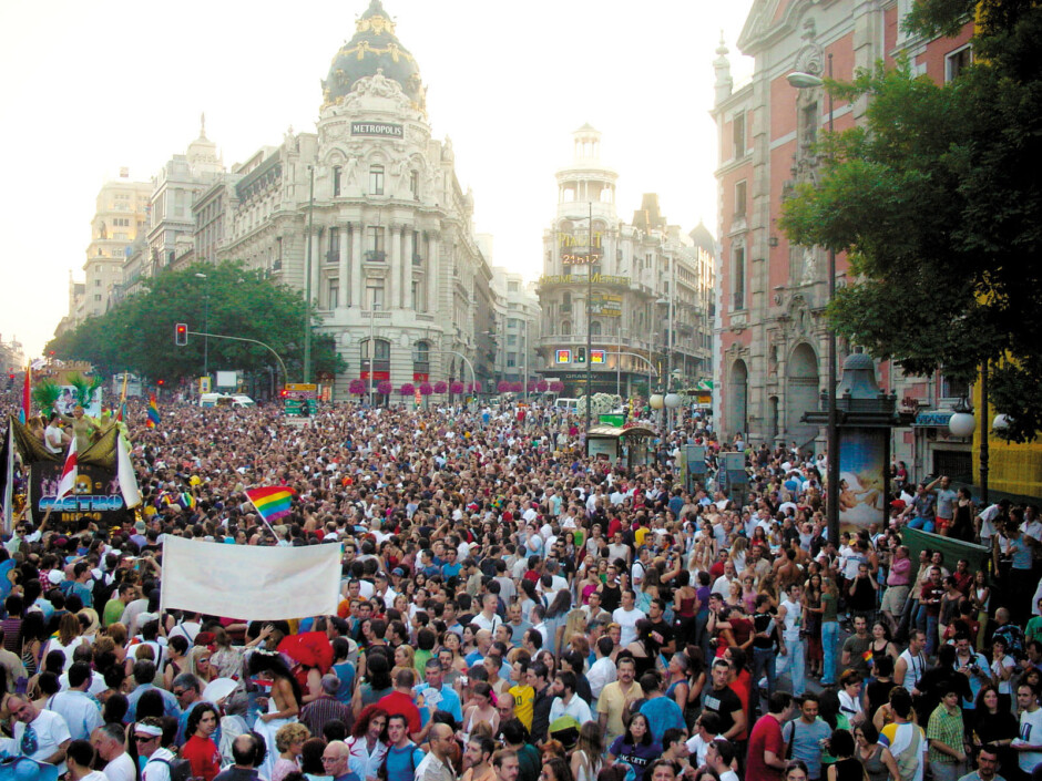 Sandra Barneda escribe para 'Shangay': Desde mi balcón, en el Orgullo, la evolución  de España