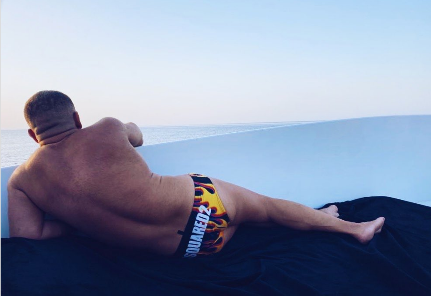 Jorge Javier Vázquez se desnuda en 'Sálvame' tras las fotos de sus vacaciones en Ibiza