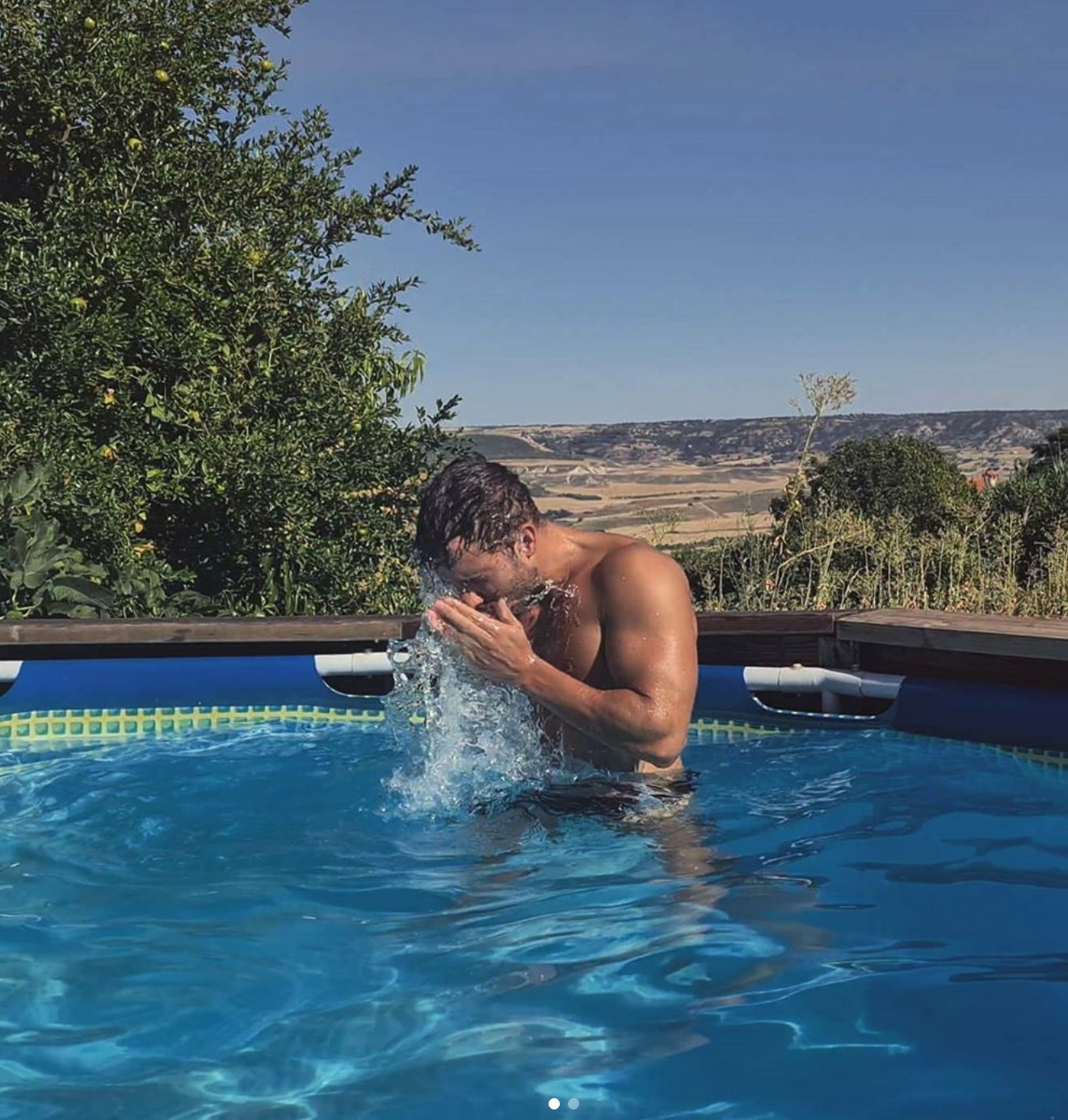 Los músculos de Pablo Alborán en un día de piscina y relax