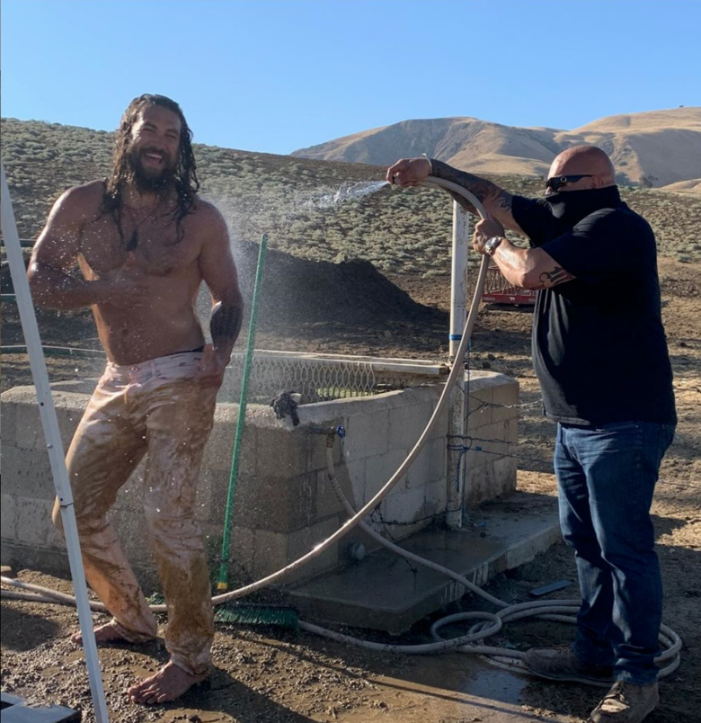 Jason Momoa promociona 'Dune' luciendo sus músculos sin camiseta Shangay