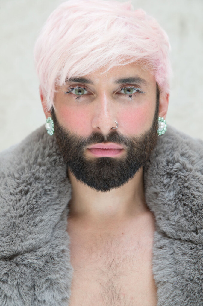 Conchita Wurst sorprende con nuevo look y sensualidad genderless en el vídeo de 'Lovemachine'