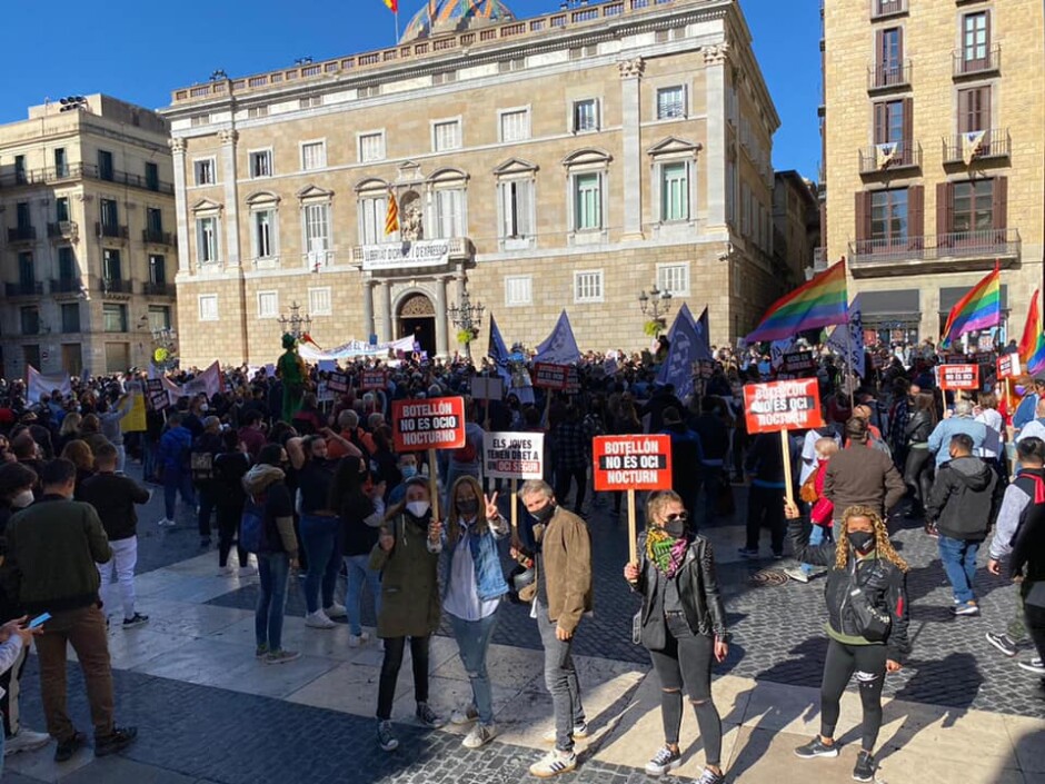 Trabajadores del ocio LGTBI de Barcelona se han manifestado contra las medidas de la Generalitat