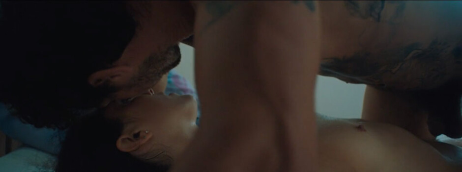 El actor Shia LaBeouf aparece completamente desnudo en su último corto