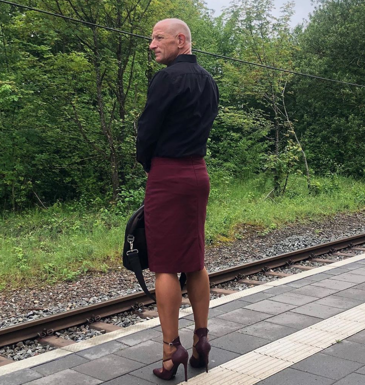 ¿Por qué este padre heterosexual lleva vistiendo tacones y faldas tres años?