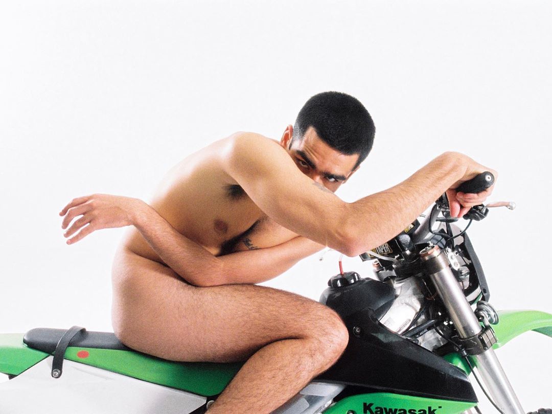 Omar Ayuso se desnuda completamente para ponernos como una moto