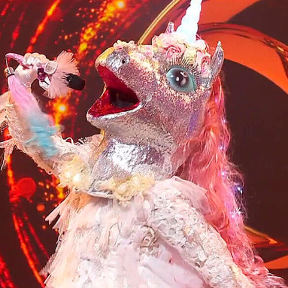 Un unicornio protagoniza el momento más gay de 'Mask Singer' (¿Hay una activista trans debajo de la mascara?)