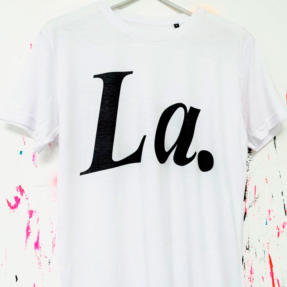 'It's a Sin' inspira una camiseta diseñada por Philip Normal para recaudar fondos contra el VIH