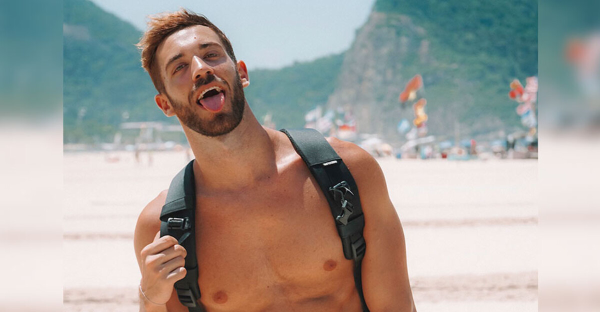 Enrique Álex, youtuber gay de viajes: "Sigue habiendo microdiscriminaciones hacia los turistas LGTBI"