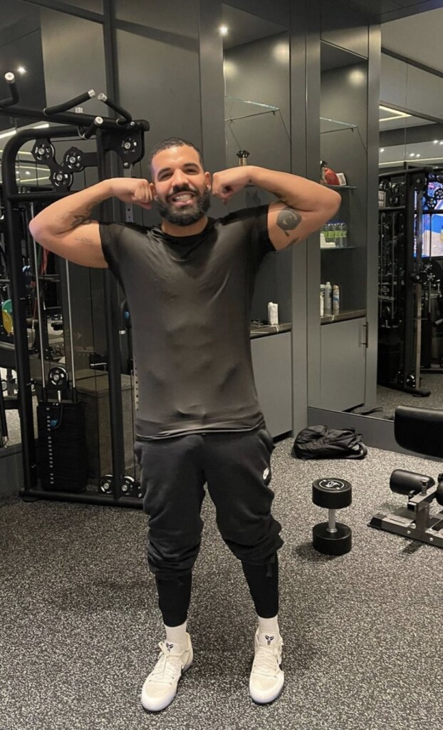 Drake vuelve a marcar paquete durante un entrenamiento