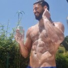Maxi Iglesias Posa Completamente Desnudo En Mitad De La Playa Shangay