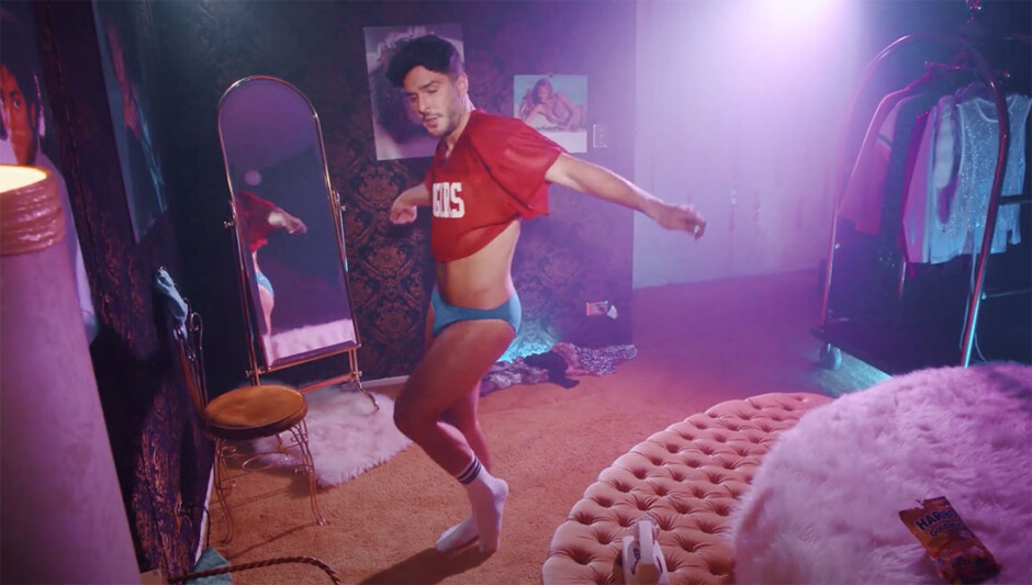 John Duff muestra la manera más sexy de vivir un confinamiento en el vídeo de 'Do It'