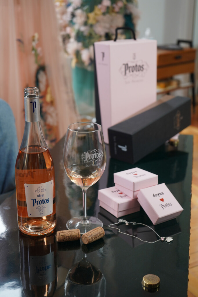 En el Día de la Madre, el diseñador Juan Duyos crea una joya para las amantes del buen vino