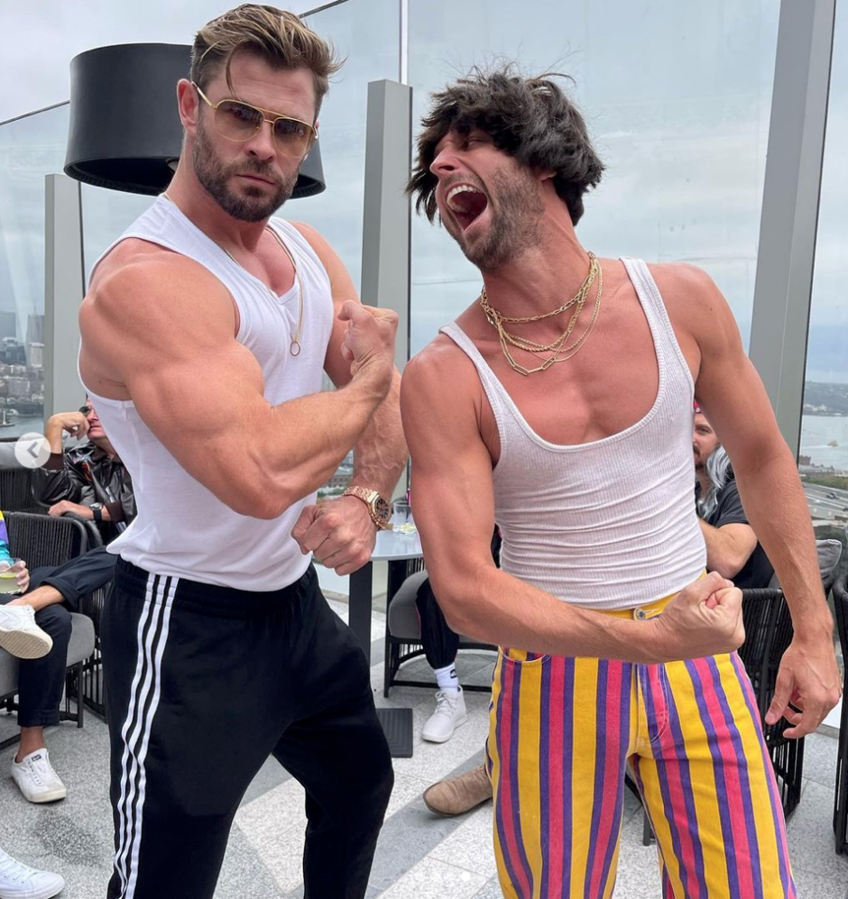 Oda a los bíceps de Chris Hemsworth