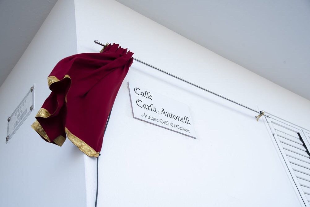 Merecido homenaje a Carla Antonelli: ponen su nombre a una calle en Güímar, Tenerife