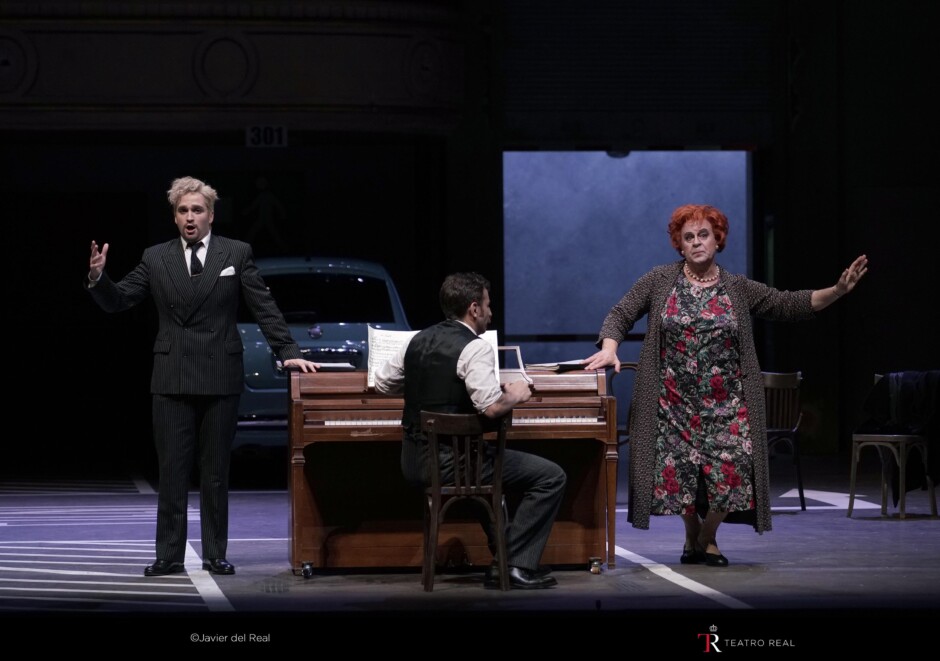 'Viva la mamma': el Teatro Real se ríe de la ópera (y Carlos Álvarez enamoraría a la mismísima RuPaul)