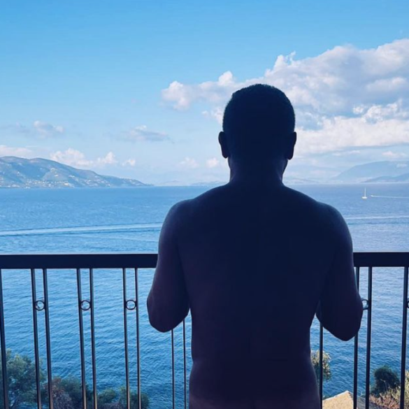 Jorge Javier Vázquez cumple con el ritual: desnudo de verano en Instagram (y esta vez enseña el culo)